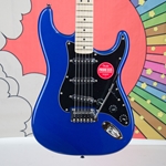 Squier Affinity Series™ Stratocaster®, Maple Fingerboard, Black Pickguard, Lake Placid Blue 0378003502