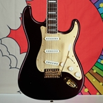 Squier 40th Anniversary Stratocaster, Gold Edition, Laurel Fingerboard, Gold Anodized Pickguard, Ruby Red Metallic 0379410515