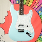 Fender Limited Edition Tom DeLonge Stratocaster, Rosewood Fingerboard, Daphne Blue, Deluxe Gig Bag 0148020304