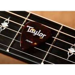 2608 Taylor Pick Tin, 12) Celluloid Variety Pack