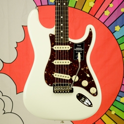 Fender American Professional II Stratocaster, Rosewood Fingerboard, Olympic White, Deluxe Molded Case 0113900705