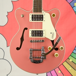 Gretsch GRETSCH G2655T STREAMLINER™ CENTER BLOCK JR. DOUBLE-CUT WITH BIGSBY®
Laurel Fingerboard, Coral 2807200555