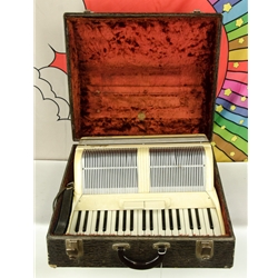 Used Scandalli Silvietto Student Accordion with Case ISS28402