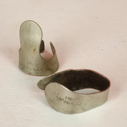 Xyz Vintage "2" Nick Manoloff Picks - Metal Finger & Thumb ISS29005